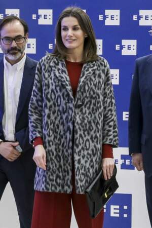 La reine Letizia d'Espagne est fan de la marque Hugo Boss qu'elle adopte depuis de nombreuses années.