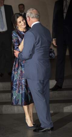 Le prince Charles et la reine Letizia d'Espagne se sont montrés très tactiles