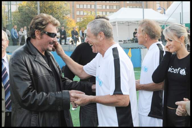 Johnny Hallyday et Jean-Claude Darmon (avec PPDA et Laeticia) lors d'un match de foot au profit de l'UNICEF en 2009