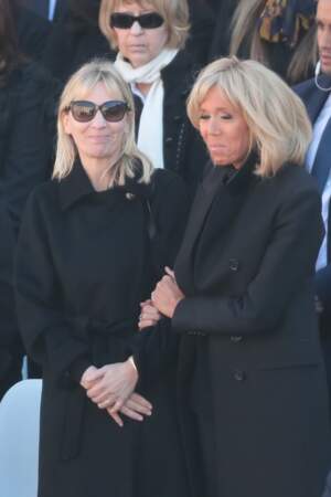 Brigitte Macron, très émue aux côtés de Katia Aznavour, lors de l'hommage national à Charles Aznavour