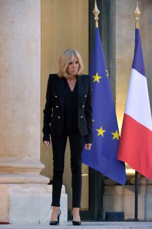 Brigitte Macron, chic tout en noir 