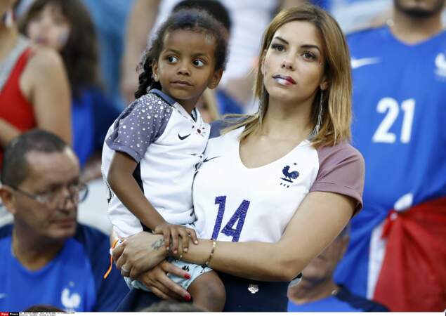 Isabelle Matuidi et sa fille Naëlle lors du match Allemagne - France de l'Euro 2016