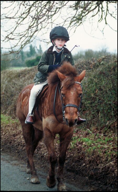 Le prince Harry fait du poney en 1992