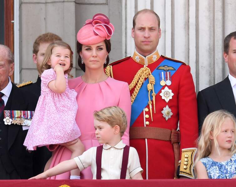Le prince William, Kate et Charlotte en rose, le prince George au balcon de Buckingham Palace
