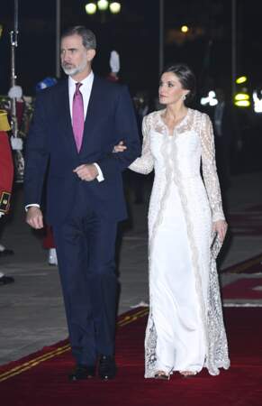 Letizia d'Espagne élégante dans une robe blanche virginale Felipe Verala