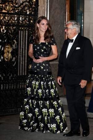 La duchesse de Cambridge portait pour l'occasion une robe à imprimé floral, signée Alexander McQueen 