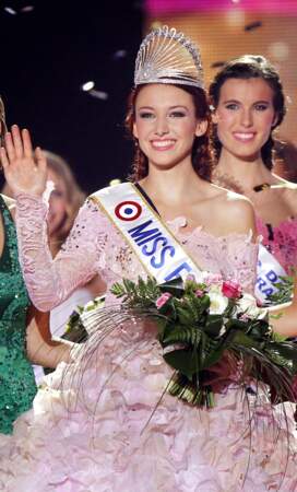 Miss France 2012, Delphine Wespiser et sa couronne "Danse Marine"