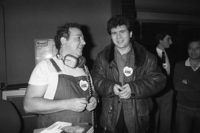 Coluche et son grand ami Daniel Balavoine en décembre 1985