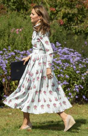 Kate Middleton très en beauté dans sa robe printanière à 1880 €