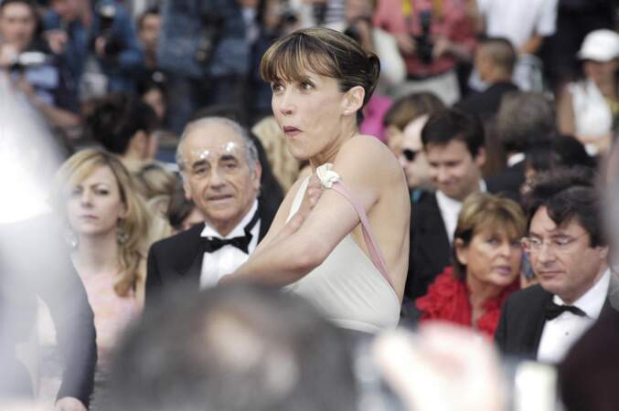 Oups, trop tard... on a tout vu de la poitrine de Sophie Marceau au festival de Cannes 2005.
