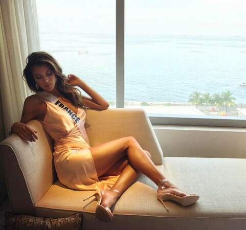 Iris Mittenaere, ultra glamour en robe caraco House of CB, dans les coulisses de l'élection de Miss Univers 2016