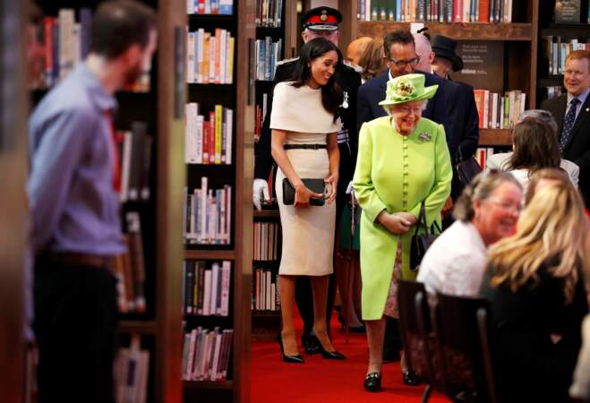 Meghan Markle tout en blanc à côté de la reine en vert