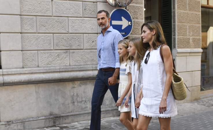 La petite famille en marche des les rues de Palma de Majorque
