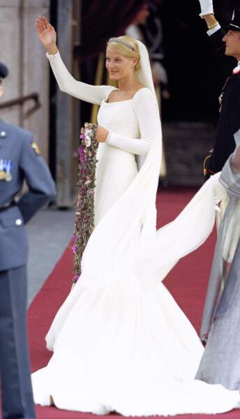 Mette-Marit de Norvège (dans une robe signée Ove Harder Finseth) à Oslo le 25 août 2001