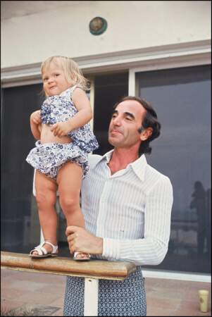 Charles Aznavour avec sa fille Katia, au début des années 70.