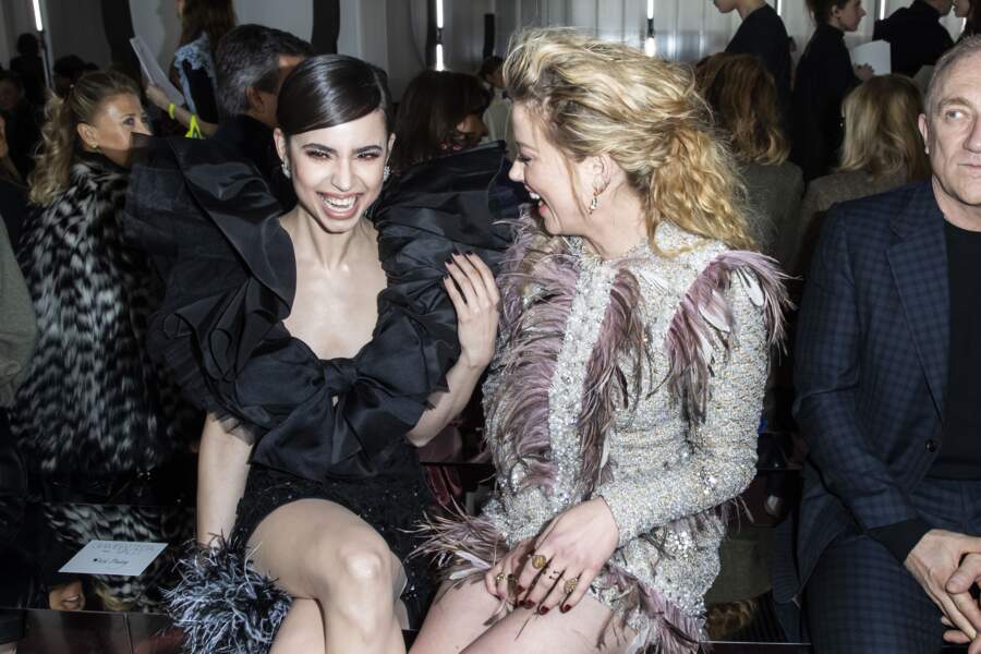 Amber Heard était assise à côté de l'actrice Sofia Carson au défilé Giambattista Valli