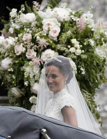 Pippa Middleton a respecté la coutume des mariées devant ajouter "quelque chose d'ancien" à leur tenue. 