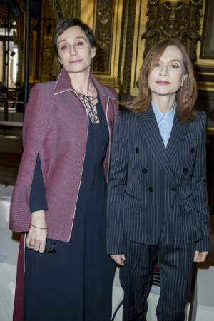 Kristin Scott Thomas et Isabelle Huppert, deux amoureuses de la mode, au défilé Stella McCartney