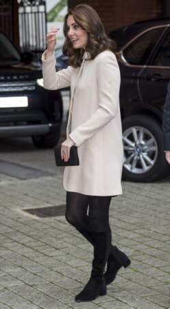 Kate Middleton en manteau rose pastel