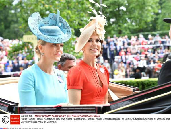Aux courses d'Ascot, Sophie de Wessex et la princesse Mary de Danemark misent sur les pastels