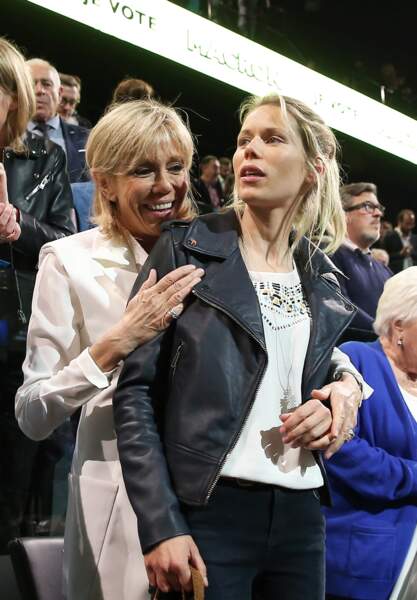 Tiphaine Auzière et sa mère Brigitte Macron au meeting devant 20.000 personnes