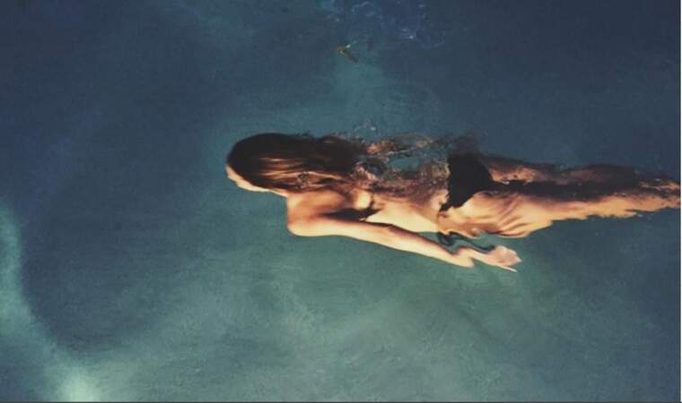 Halle Berry nage toujours en eaux claires.