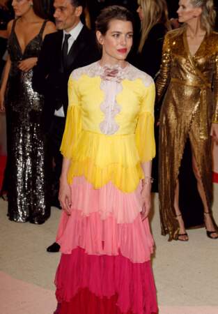 Charlotte Casiraghi colorée en Gucci au Met Gala en 2016