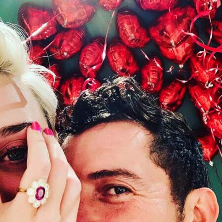 Le couple l'a annoncé sur Instagram, dévoilant la bague de fiançailles qu'Orlando Bloom a offerte à Katy Perry