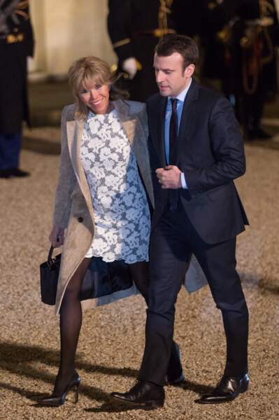 Emmanuel et Brigitte Macron lors d'un dîner en l'honneur du couple royal des Pays-Bas à l'Elysée, le 10 mars 2016