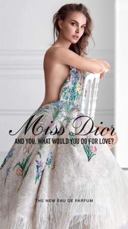 Natalie Portman torride, dévoile un sideboob dans la nouvelle campagne Miss Dior