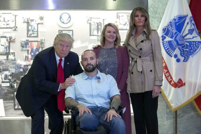 Le couple Trump décore un soldat blessé en Afghanistan