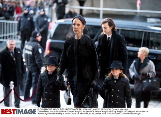 Céline Dion et ses trois enfants aux obsèques nationales de René Angélil à la Basilique Notre-Dame de Montréal, le 22 janvier 2016.