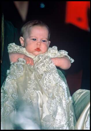 La princesse Beatrice d'York lors de son baptême en la chapelle royale du Palais Saint James le 20 décembre 1988