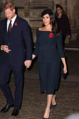 Meghan Markle a choisi un tailleur-jupe de la même couleur que la tenue de Kate Middleton