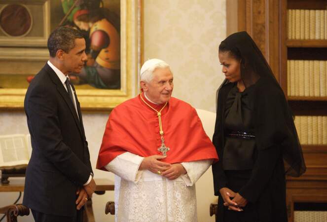 En 2009, Michelle Obama avait aussi opté pour une tenue ébène surmontée d'une mantille en dentelle.