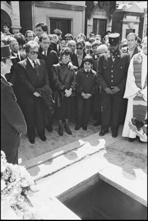 Orlando et Max Guazzini aux obsèques de Dalida au cimetière de Montmartre le 6 mai 1987