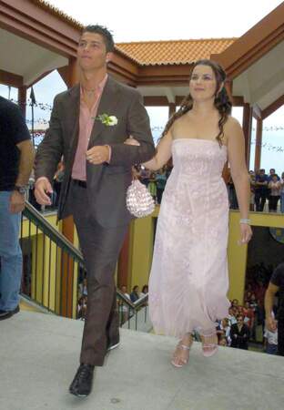 Lors de son mariage en 2005, il vole la vedette à la mariée