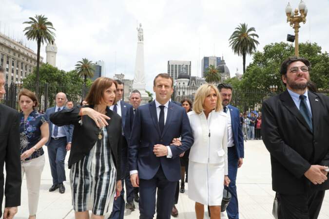 Brigitte Macron et sa tenue d'un blanc immaculé pour son arrivée en Argentine pour le G20