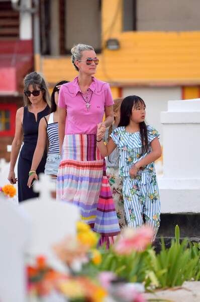 Laeticia Hallyday et ses filles Jade et Joy de retour sur la tombe de Johnny à Saint-Bart, le 17 avril 2018