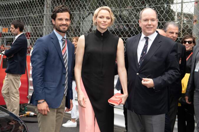 Le prince Carl Philip de Suède a pris la pose aux côtés de la princesse Charlène et du prince Albert II de Monaco