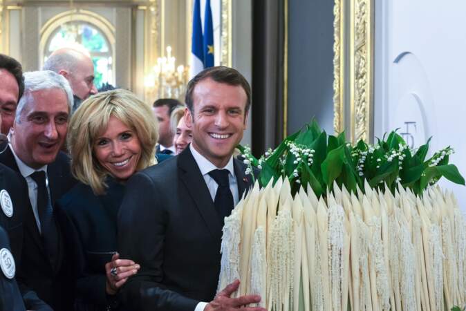 Brigitte et Emmanuel Macron sont apparus tout sourire pour la fêter du 1er mai qui avait lieu à l'Élysée