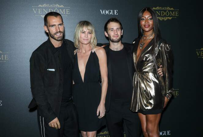 Clément Giraudet, Robin Wright, Hopper Jack Penn et Naomi Campbell lors de la Fashion Week à Paris en octobre 2017