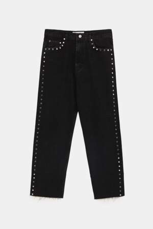 Clouté, jeans droit noir à clous, 49,95 € (Zara).