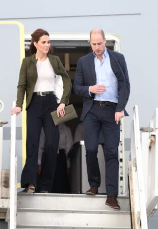 Le prince William et Kate Middleton à leur arrivée sur la base de la Royal Air Force, à Chypre, le 5 décembre 2018