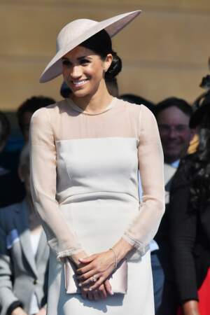 Meghan Markle, 3 jours après son mariage, choisit une tenue sage et claire pour l'anniversaire du prince Charles