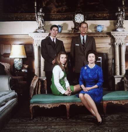 La reine Elizabeth II, le prince Philip, le prince Charles et la princesse Anne, à Sandringham, en 1970.