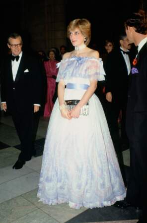 Diana dans une robe meringue signée Bellville Sassoon lors de l'exposition Splendours of the Gonzaga au V&A