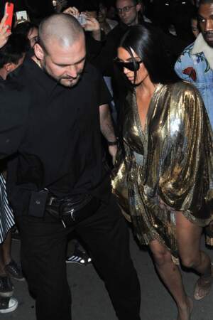 Kanye West, Kim Kardashian et Kourtney Kardashian à Paris. INF