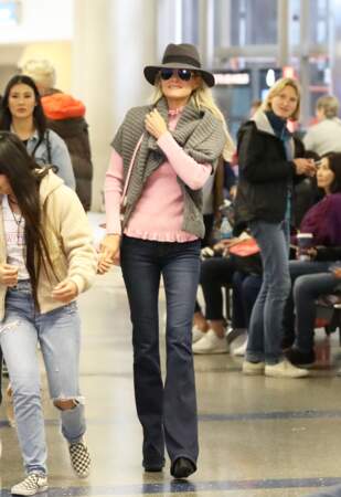 Laeticia Hallyday va chercher sa mère Francoise Thibaut à l'aéroport de LAX