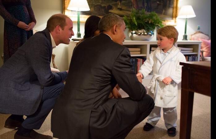 Prince George rencontre Barack Obama... en peignoir! (avril 2016)